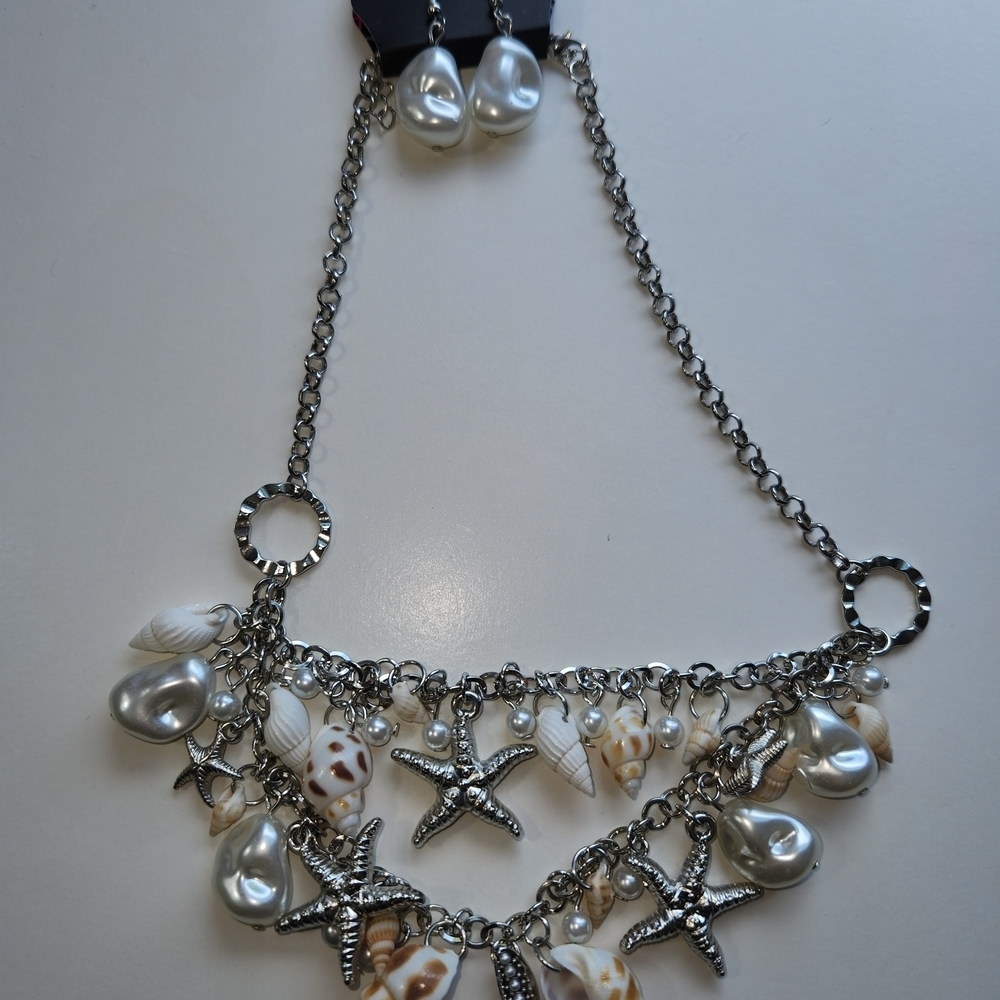 Paparazzi Silver and Cream Starfish Necklace Set - Picture 6 of 6